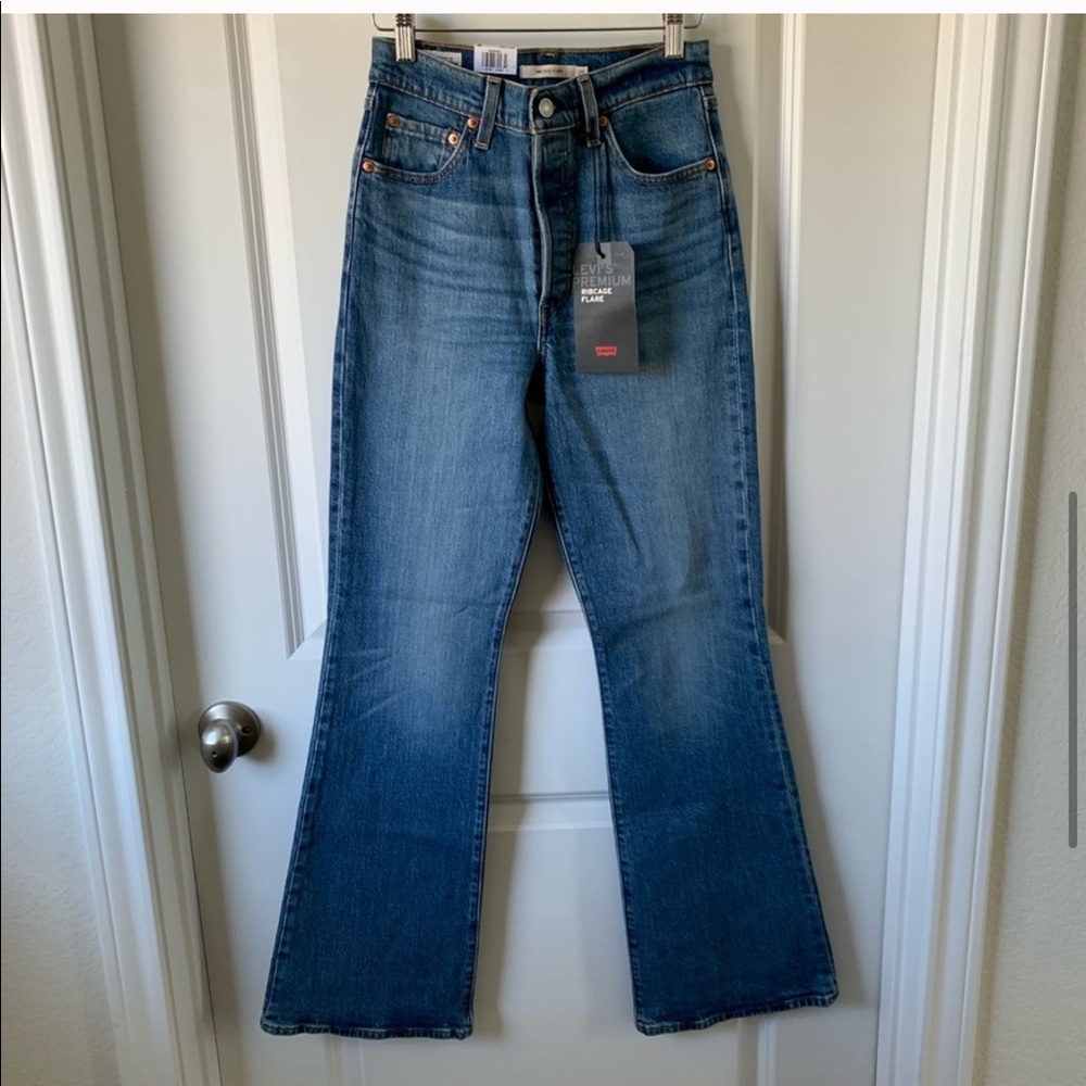 RESTOCK Levi’s Ribcage Flare Jean in Jive Song - Picture 6 of 7